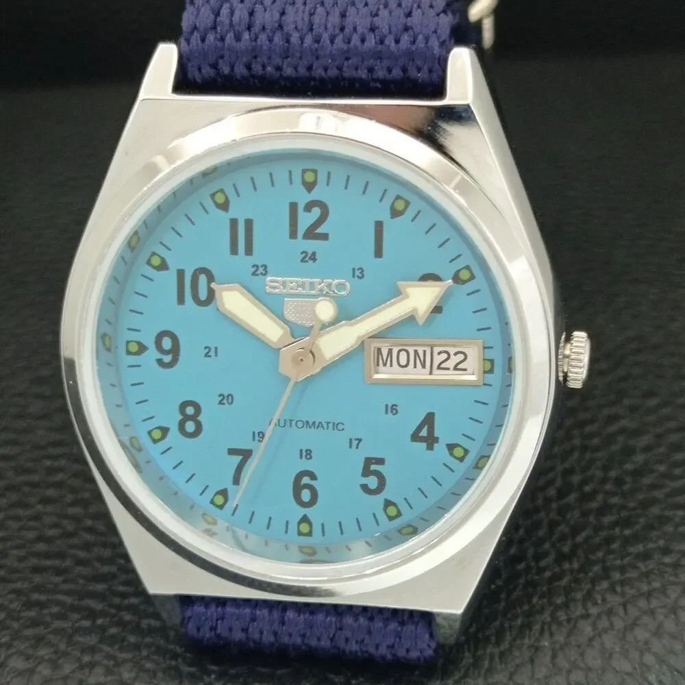 Vintage 1978 Seiko Automatic Mens Silver Watch W/daydate & Silver accents